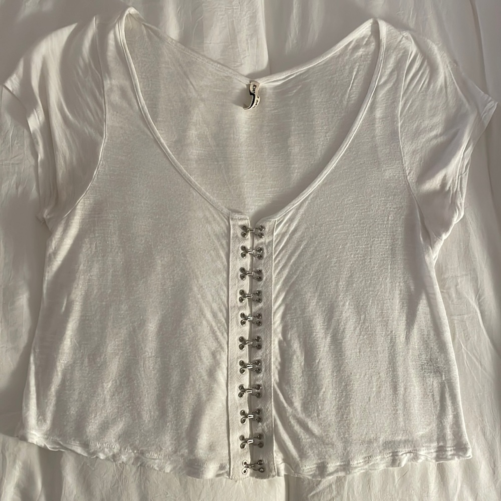 EUC Emma and Sam white T-shirt with metal detail